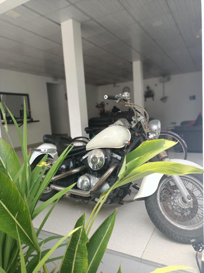 The Bamboo Tree Transit Hotel كاتوناياكى المظهر الخارجي الصورة