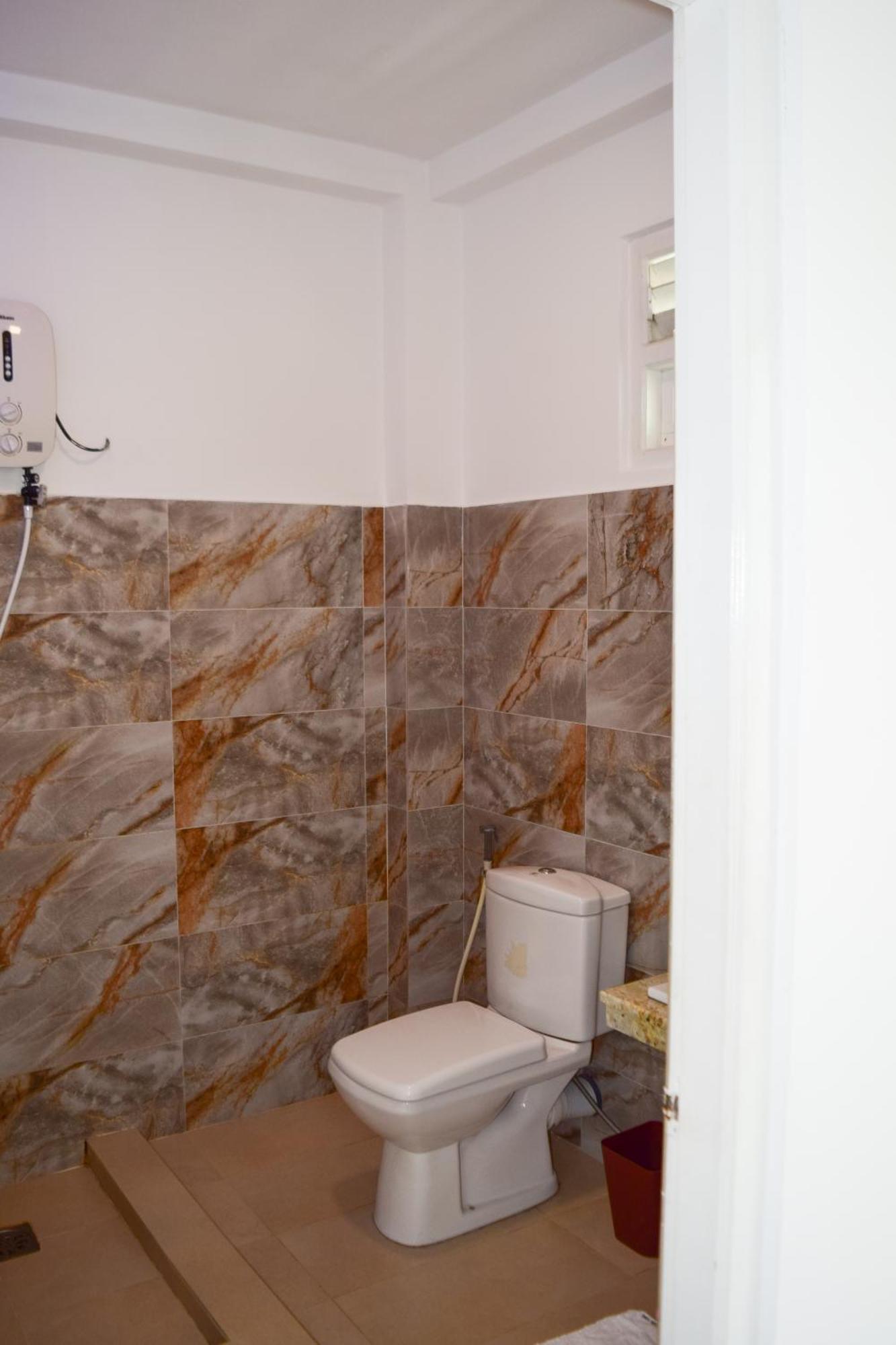 The Bamboo Tree Transit Hotel كاتوناياكى المظهر الخارجي الصورة