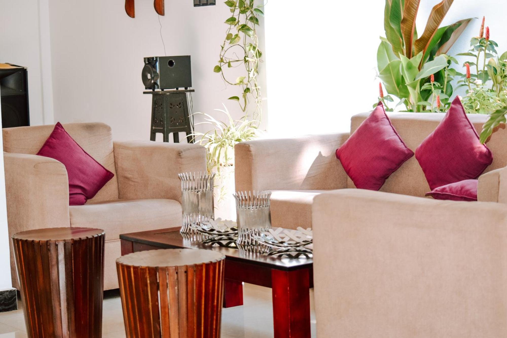 The Bamboo Tree Transit Hotel كاتوناياكى المظهر الخارجي الصورة