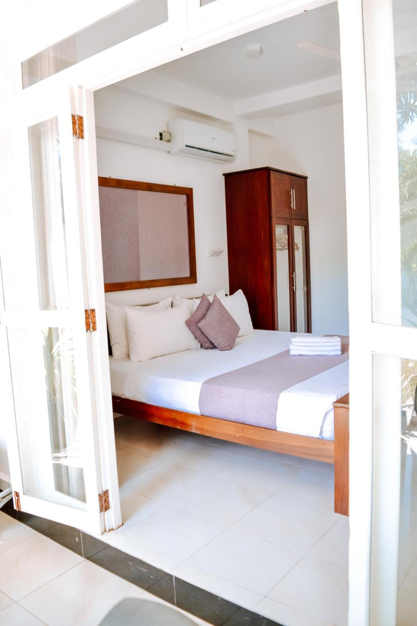 The Bamboo Tree Transit Hotel كاتوناياكى المظهر الخارجي الصورة