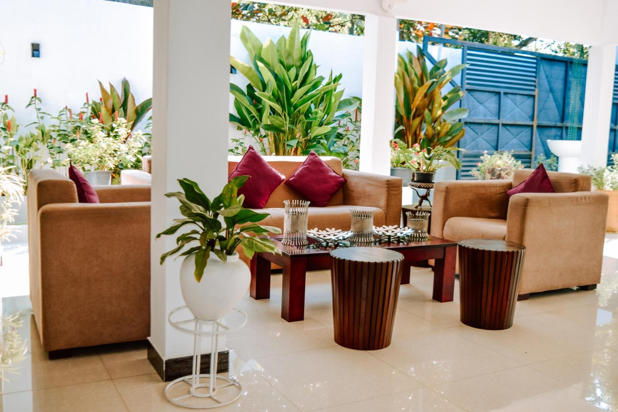 The Bamboo Tree Transit Hotel كاتوناياكى المظهر الخارجي الصورة