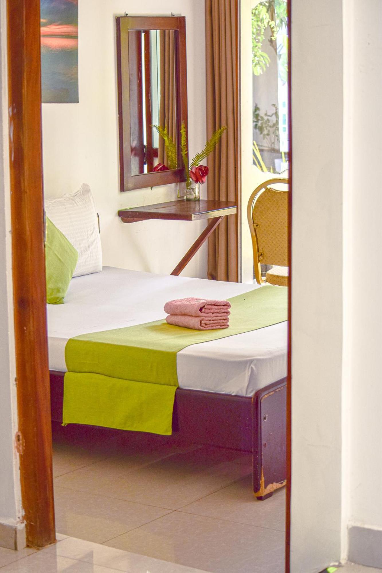 The Bamboo Tree Transit Hotel كاتوناياكى المظهر الخارجي الصورة